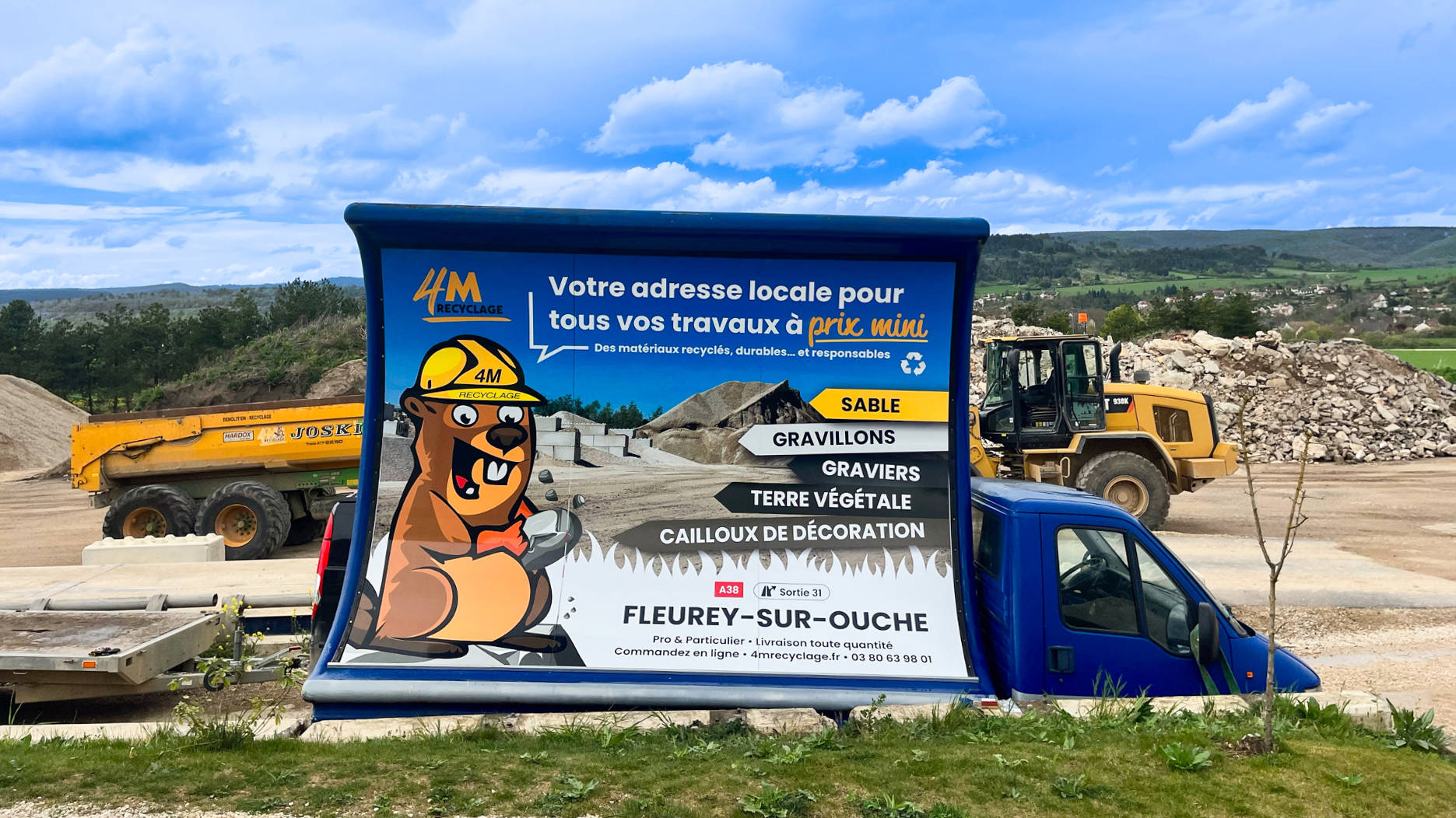 Panneau publicitaire 4M Recyclage grand format by Kyracom