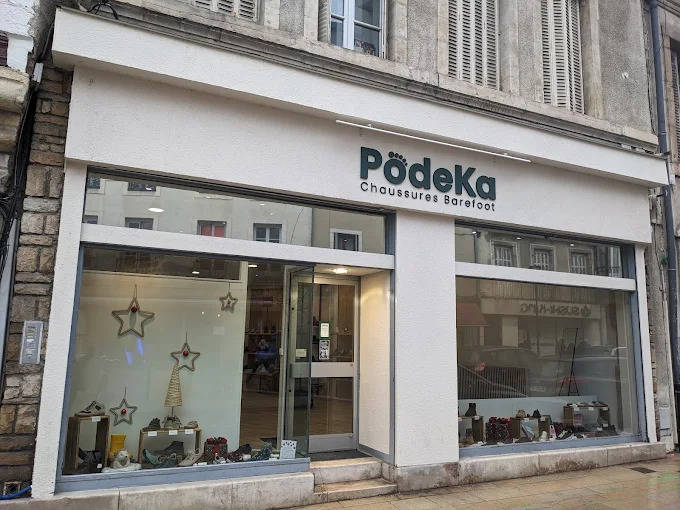 Devanture PodeKa magasin, chaussure, barefoot, marche, pied, dijon, liberté, mouvement,